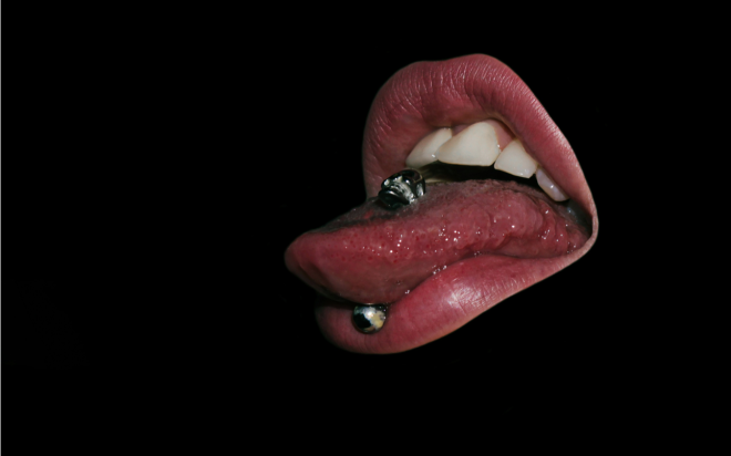 Piercings na língua e nos lábios podem danificar os dentes e as gengivas